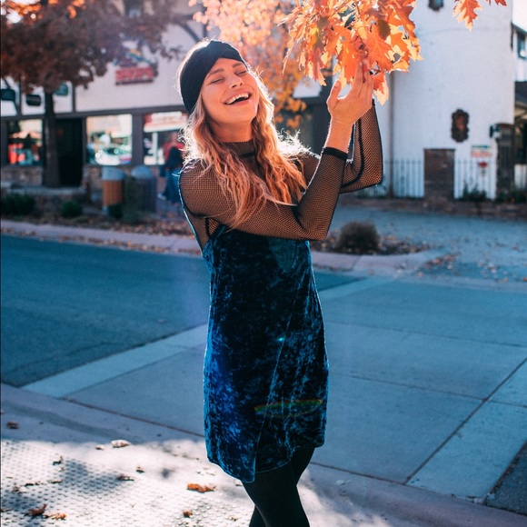 Royal blue crushed velvet dress - Picture 7 of 8